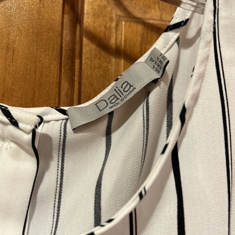 Dalia sleeveless top - Picture 3 of 5